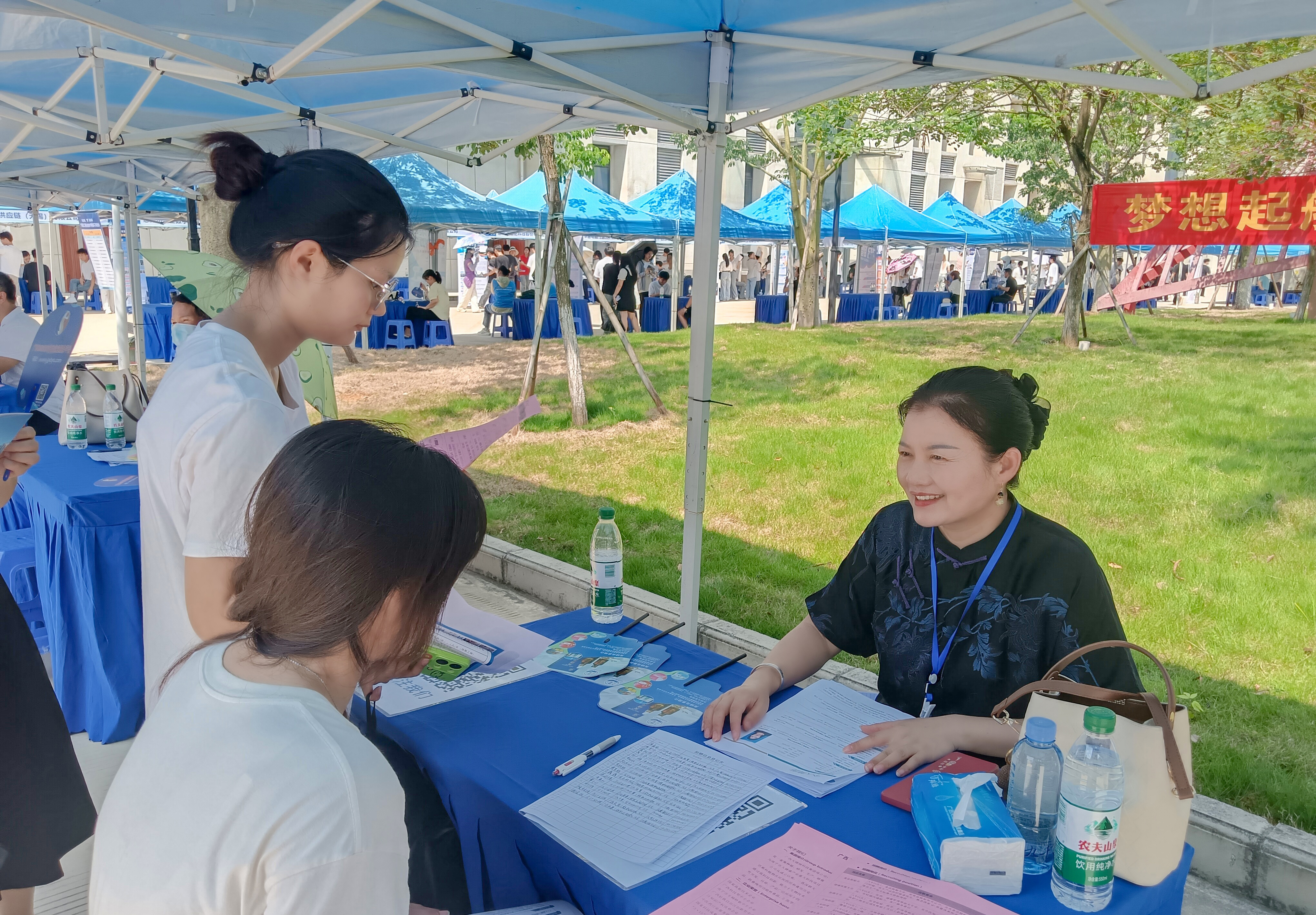 百企爭(zhēng)艷，天緣綠閃耀 2025 校園雙選會(huì)，見證健康未來力量